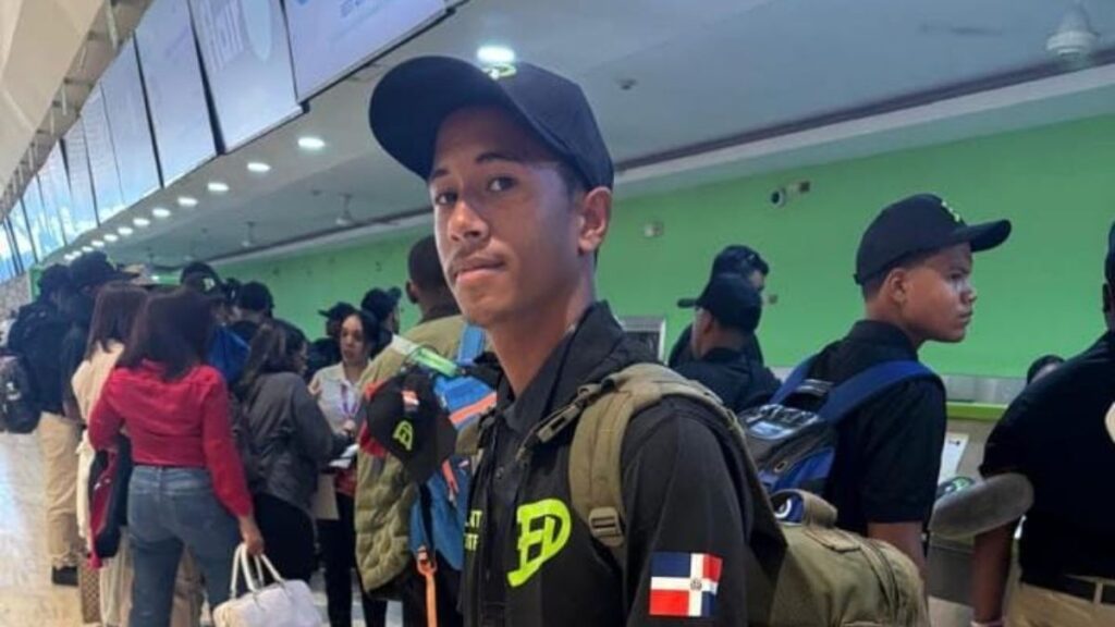 Orly Emmanuel Claudio Rivas obtiene beca deportiva para estudiar y jugar béisbol en Texas gracias a Darling Nicasio "El Líder" y la Fundación Edupor